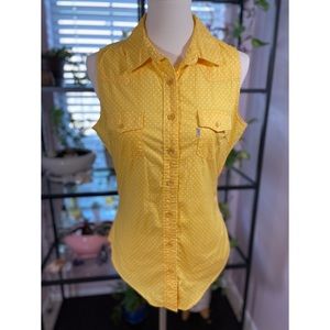 Levi’s Sleeveless Button-Down Blouse